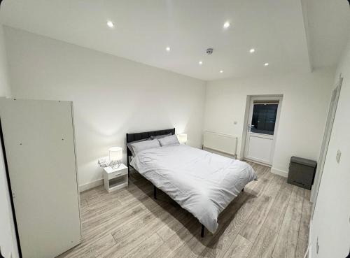 Luxury 3 Bedroom Retreat 5 min to Elizabeth