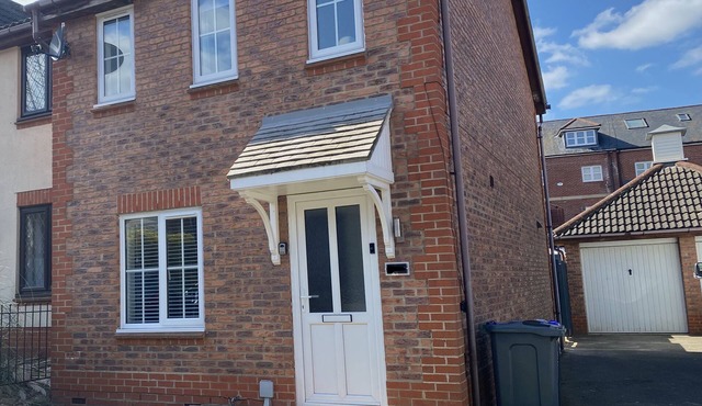 Luxury 3 Bedrooms, Driveway, Garage, Garden, M1