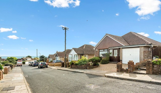 Luxury 3BR Brighton Home near South Downs, Sea Views, Pool & Free 4-Car Parking