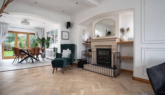 Luxury 4-Bed Detached + Gym, Central London 20 min