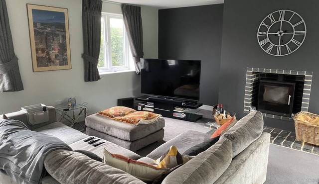 Luxury 5BR Retreat with Spa & Cinema