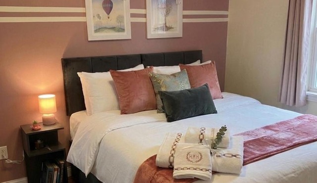 Luxury 6 BR-3 Baths-EV Charger and Free Parking-CV22-Warwickshire-Groups-Families-Contractors-Pets Welcome-By The Home Makers Hub