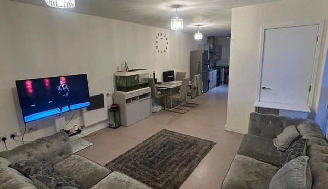 Luxury Apartment Balcony View Tube 2 min Walk