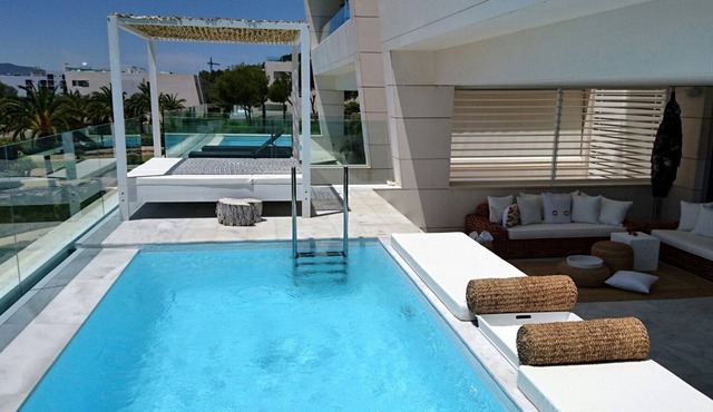 Luxury apartment / Es Pouet, Pool, 8 beds, On the beach, 5 min Ibiza, Talamanca