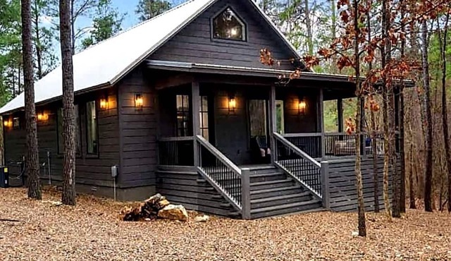 Luxury Cabin with Private Hot Tub, Infrared Sauna & Vintage Jukebox Near Broken Bow, OK