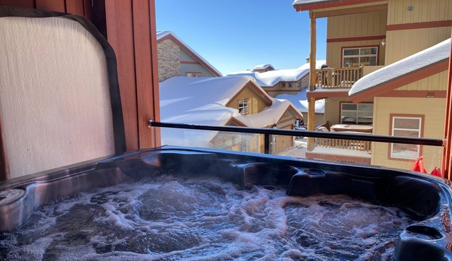 Luxury Condo in Happy Valley - Private Hot Tub, Steam Shower, Ski in Ski out!
