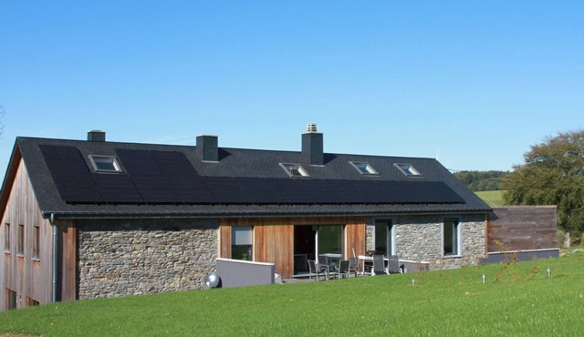 Luxury Cottage in Vaux-sur-Sûre with Jacuzzi