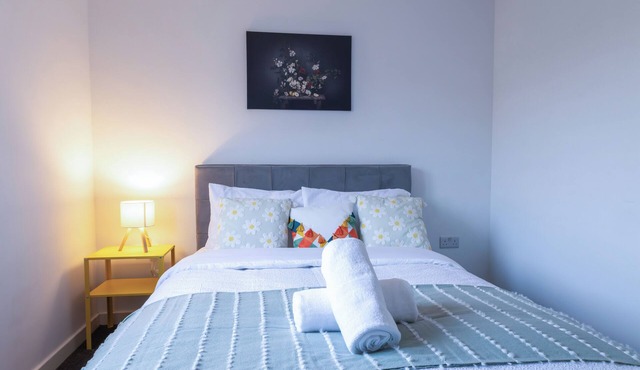 Luxury Coventry 2-bed house near Ricoh Arena with Parking for 2 cars & wifi