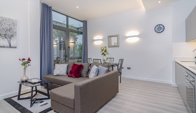 Luxury Double Bedroom Apartment - At the Atrium MK