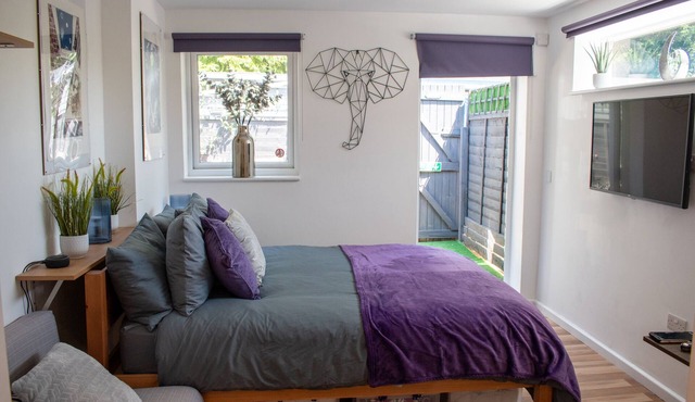 Luxury ensuite apartment with terrace and full kitchen
