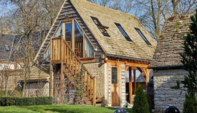 Luxury Garden Annexe, self contained peaceful apartment with lovely views