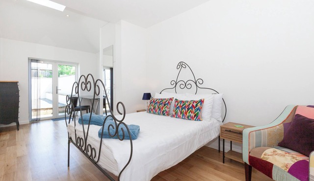 Luxury Garden Apt, Two Bed 2 En Suite with Parking