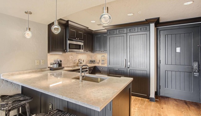 Luxury Ritz Carlton 1BR Residence - Ski-in/out & Private Laundry