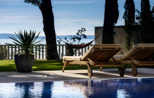 Luxury seafront Villa Castello Split near Old Town with private pool