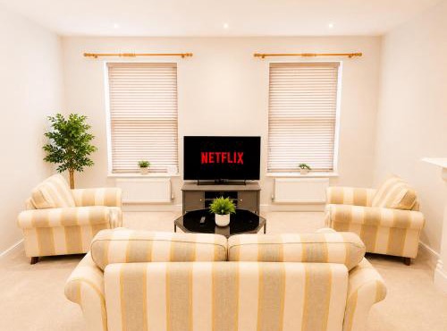 Luxury Stay in Bourne Town Centre | Sleeps 4
