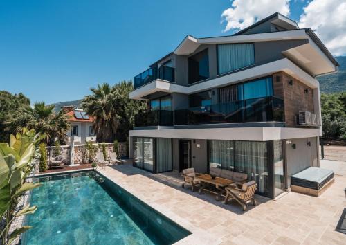 Luxury Villa Heated Pool & Spa