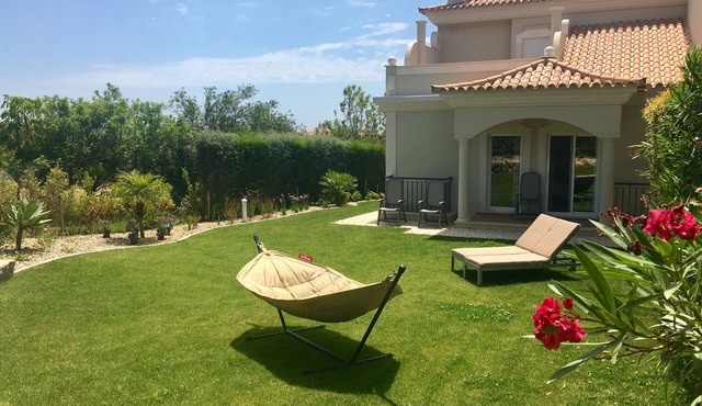 Luxury Villa w/private garden & pool - great view, quiet and close to beach