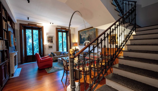 Luxury Villa with Garden in Central Milan
