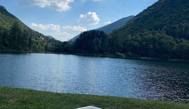 Magda's Corner-directly on the lake-private beach is private parking