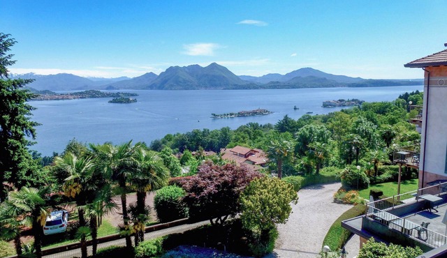 Magnificent apartment in the dependence of a prestigious art nouveau villa with pool