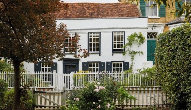 Magnificent historic townhouse within easy reach of London - pet friendly