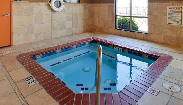 Make Your Trip More Enjoyable! 3 Relaxing Units, Indoor Pool, Pets Allowed!