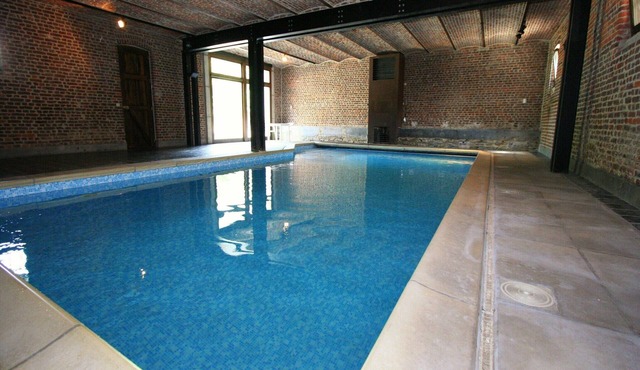 Mansion with Pool, Néblon