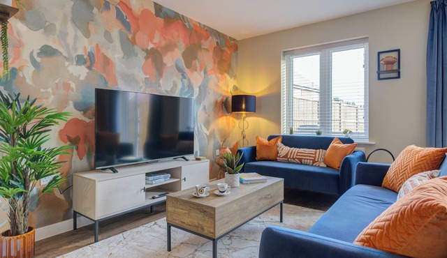 Marriott House sleeps 5 in Bourne with parking