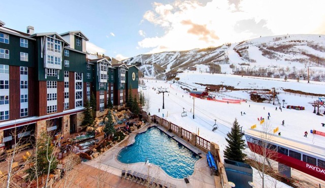 Marriott's Mountainside Resort, Ski In/Ski Out Studio + Kitchenette, Sleeps 4