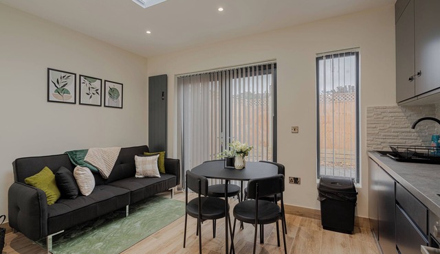 Marvelous condo in Enfield, Free WiFi, Free Parking