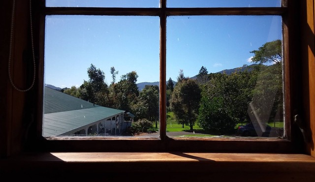Masson Cottage. Set on a Sunny & Serene1.75 Acres. Close to Town/wifi