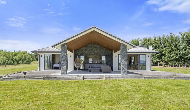 Meadowscape Hideaway - Martinborough Holiday Home