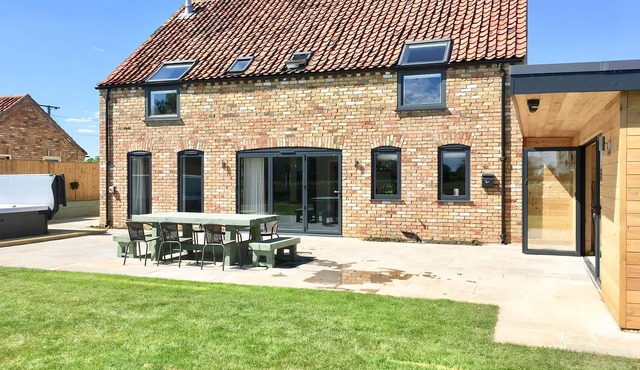 Meadowsweet Barn - UKC4618