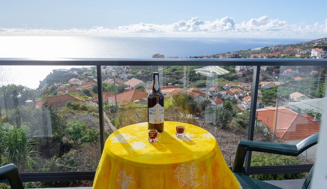 Menezes House with view, Sunrise & Sunsets !.