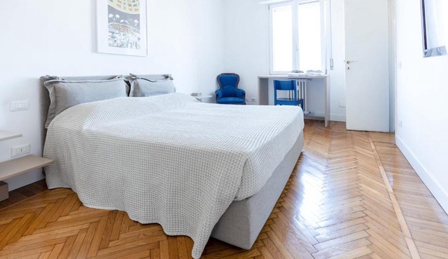 Milan Flat 5 min from Duomo with Park for small cars