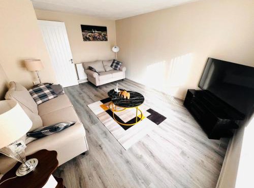 Modern 1-Bed Flat Near Northampton General Hopital Town Centre & M1
