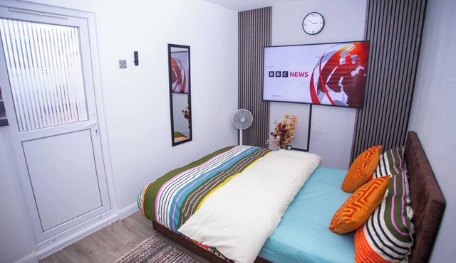 Modern 1 Bedroom Apartment in Quiet Tilbury Town