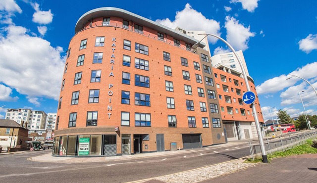 Modern 1-Bedroom in Ilford Tower Apartments
