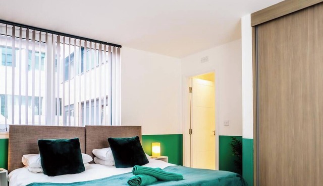 Modern 2-Bed Apartment: Your City Center Getaway