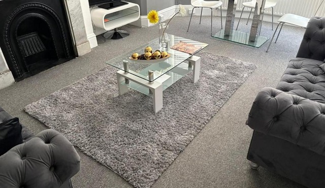 Modern 2-Bed Home Sleeps 3 Near Palmers Green Stn