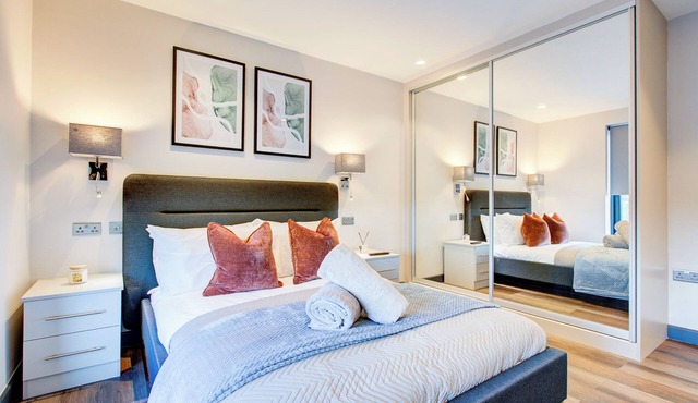 Modern 2 bed Penthouse | London Views Ideal for contractors and corporate stays.