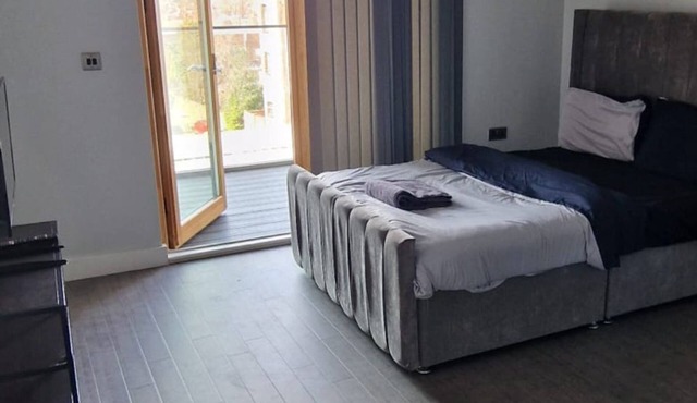 Modern 2 Bedroom - Mackenzie