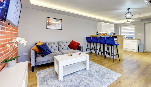 Modern 2BR House & Private parking & Kid-friendly