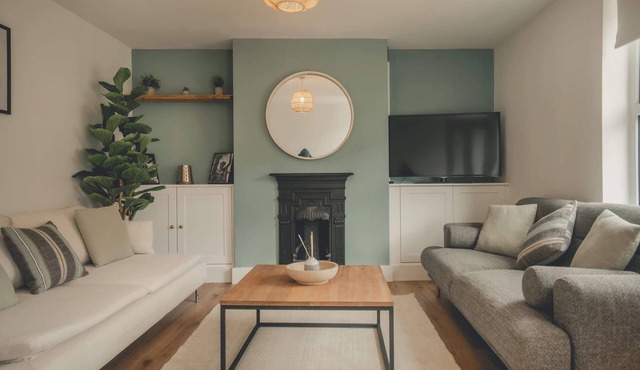Modern 3BR Home with Stunning Garden | Banbury Stay