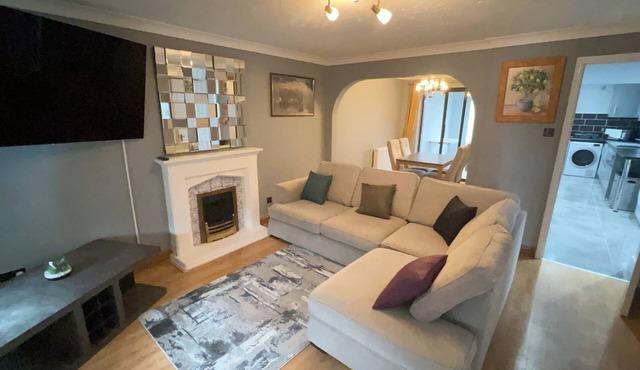 Modern 4 bed house Stevenage 22mins from London King’s Cross.