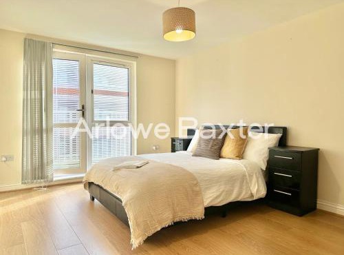Modern 4-Bedroom House, Families and Contractors
