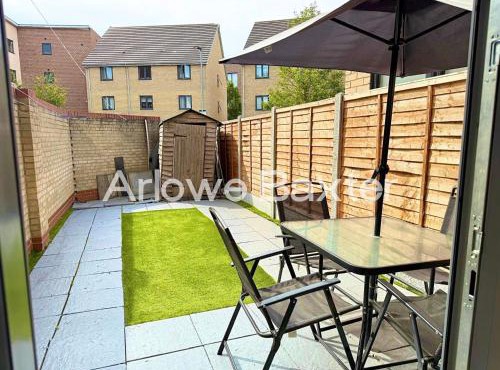 Modern 4BR Home in Grays