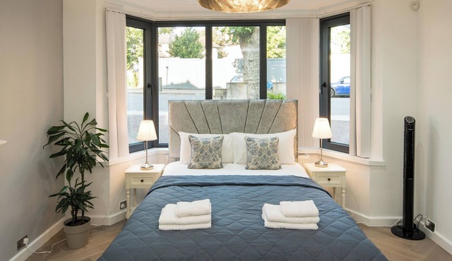 Modern 6-Bed House