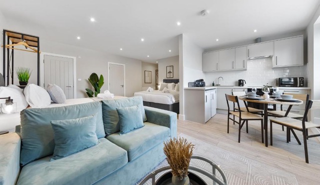 Modern AC Studio Arnos Grove 3 Beds Tube Access Parking & Wifi
