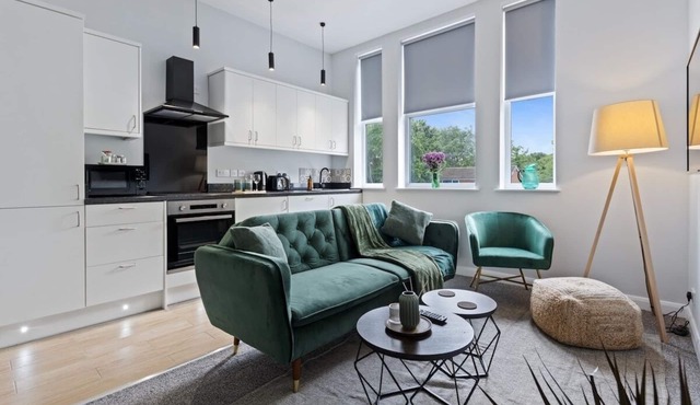 Modern Apartment| King Bed| Free Parking |Suite 6